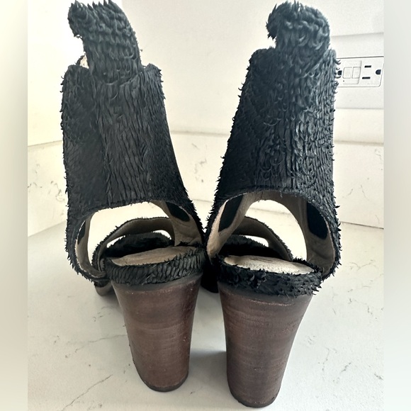 New MATISSE Smith Textured Leather Cutout Ankle Bootie Sz 6 - Picture 6 of 9